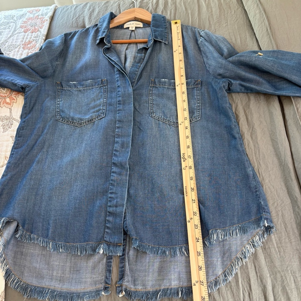 Anthropologie Cloth & Stone Chambray Tencel Button Up Shirt. Size Medium. - Picture 14 of 15